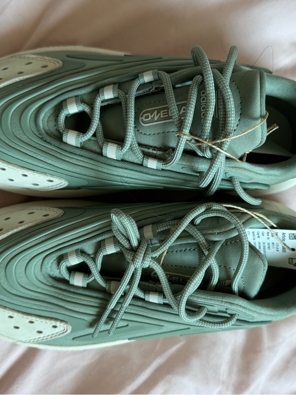 Adidas Ozelia sneakers Size 7